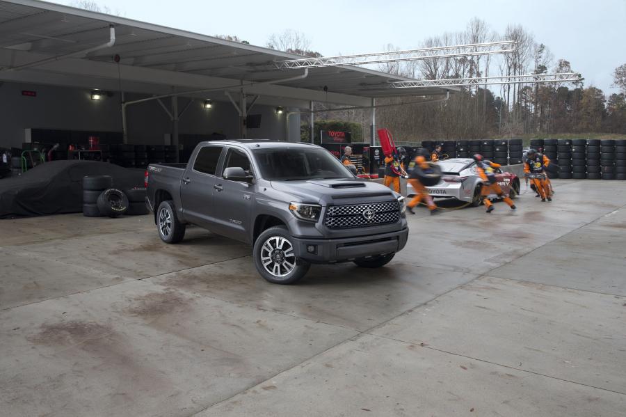  Toyota Tundra TRD Sport CrewMax 2017 года  (фото 6 из 7)